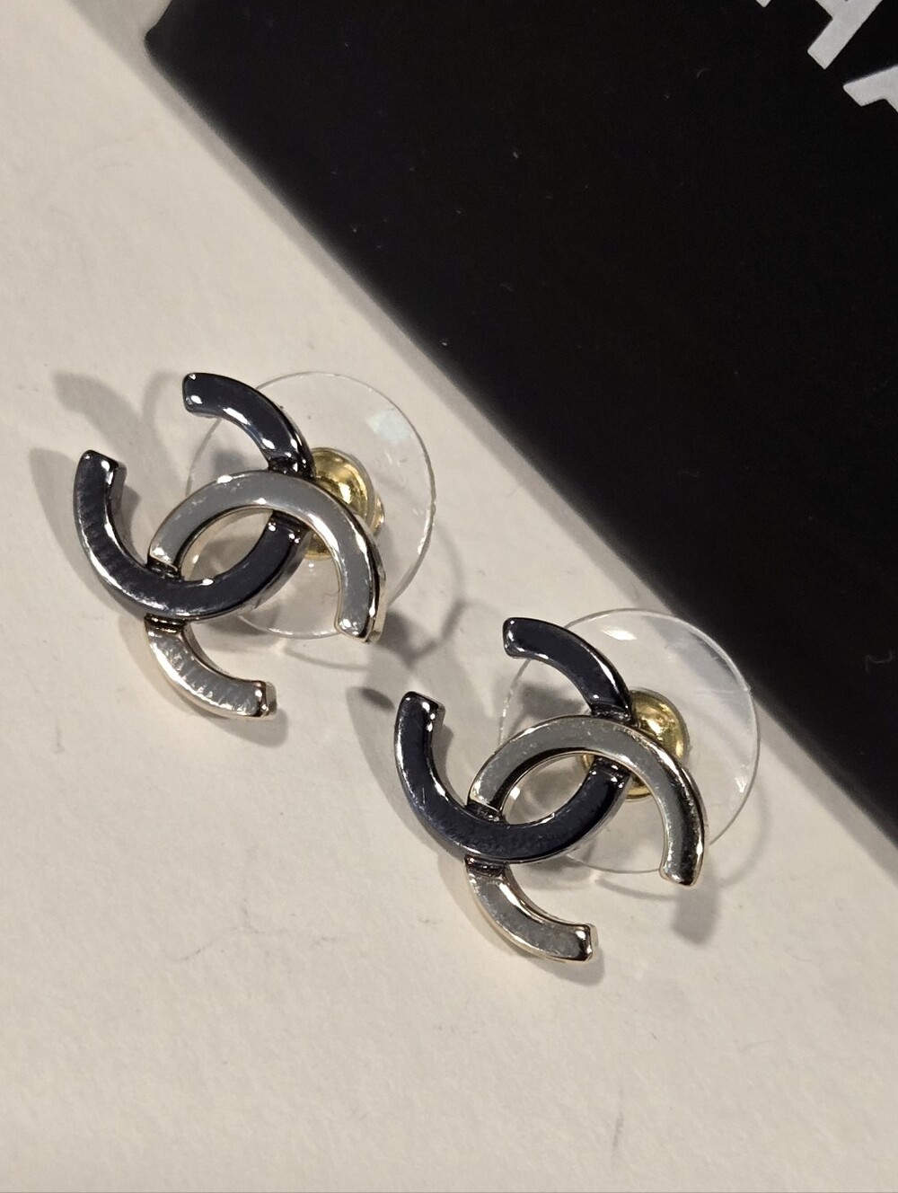 #194 CHANEL 2023 CC logo stud earrings Two-tone metallic finish